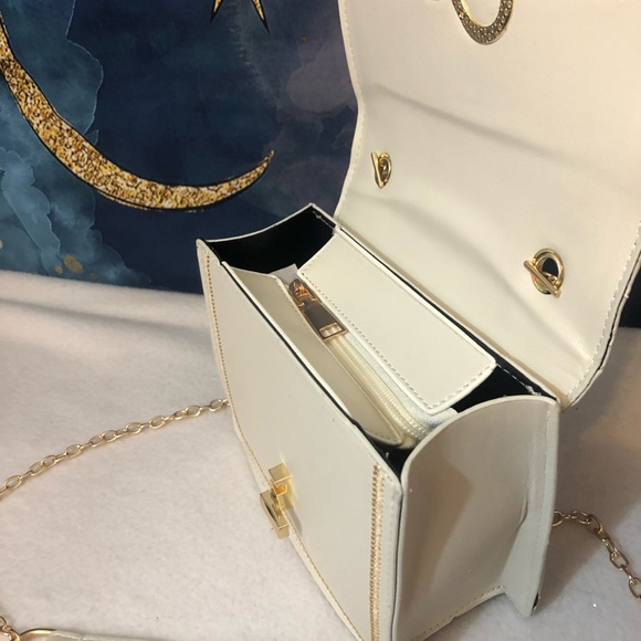 White vanilla Beautiful sequence mini purse - Picture 2 of 4